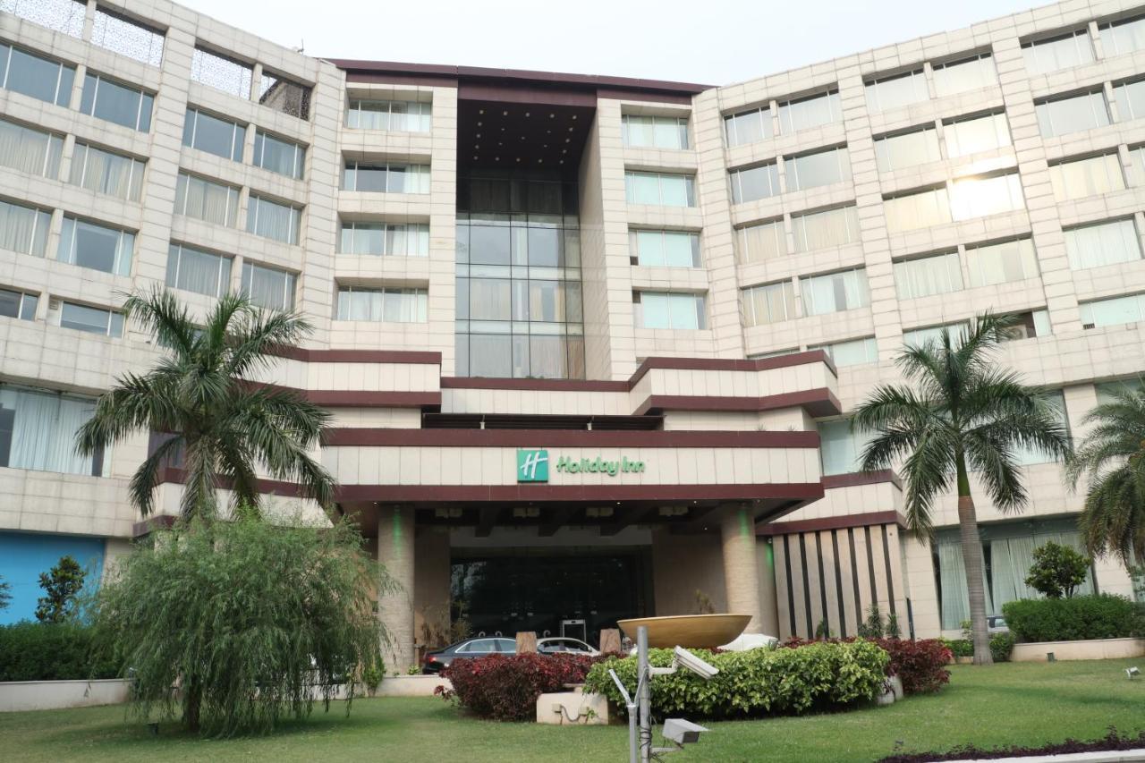 Holiday Inn Chandigarh Panchkula, An Ihg Hotel Kültér fotó Holiday Inn, New Delhi