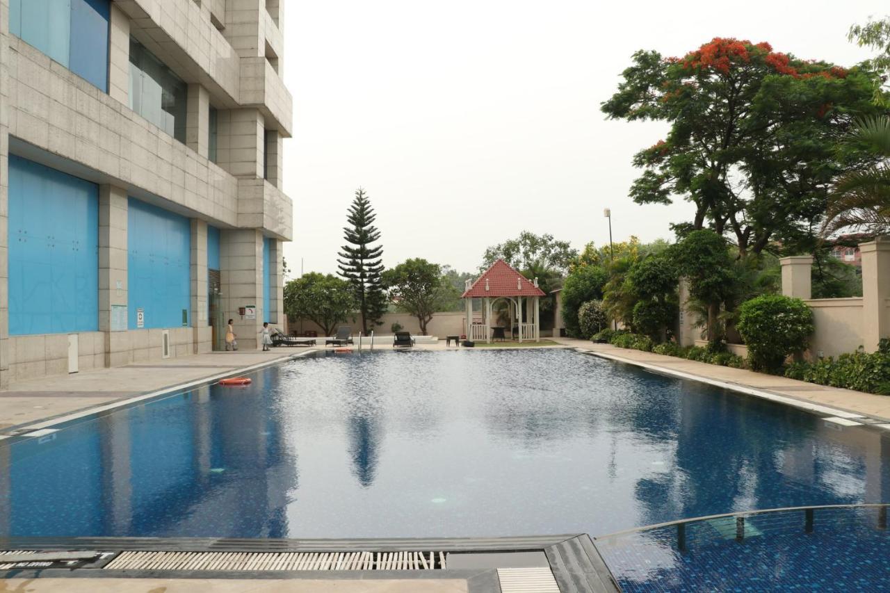 Holiday Inn Chandigarh Panchkula, An Ihg Hotel Kültér fotó Swimming pool at the hotel