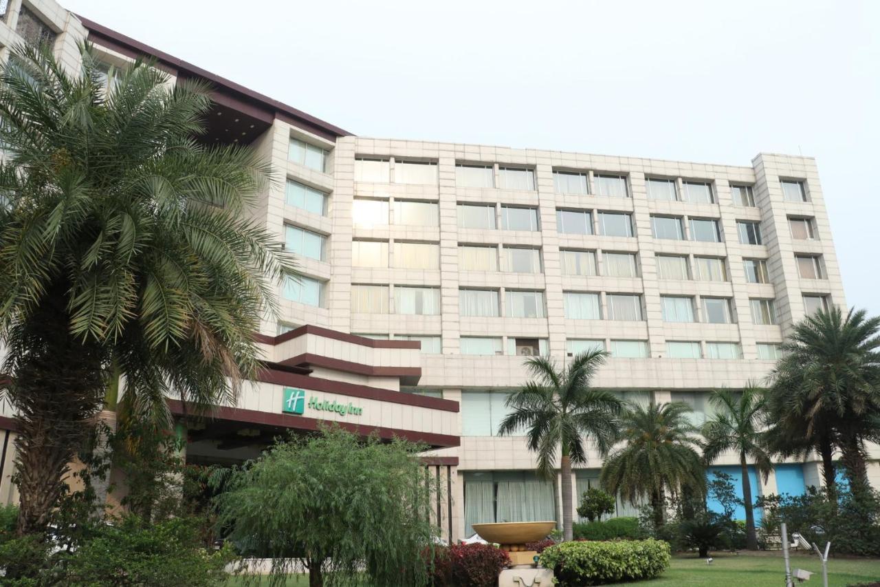 Holiday Inn Chandigarh Panchkula, An Ihg Hotel Kültér fotó Holiday Inn, New Delhi