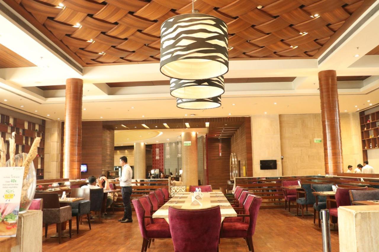 Holiday Inn Chandigarh Panchkula, An Ihg Hotel Kültér fotó The interior of the restaurant