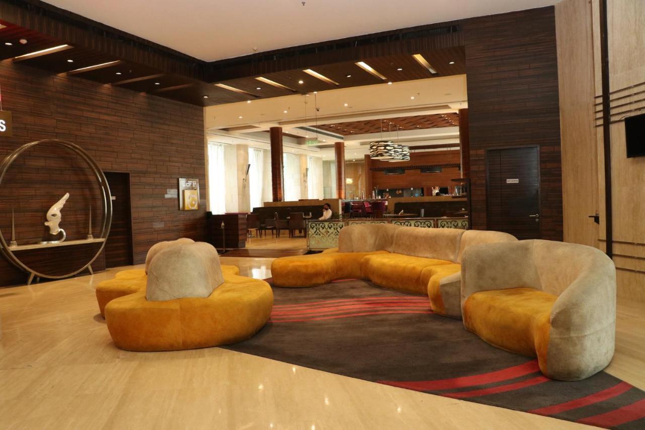 Holiday Inn Chandigarh Panchkula, An Ihg Hotel Kültér fotó The lobby of the hotel