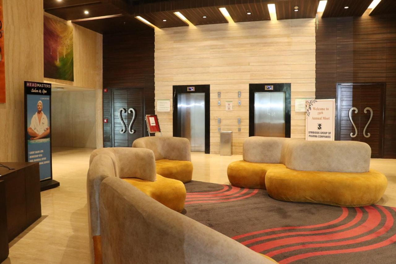 Holiday Inn Chandigarh Panchkula, An Ihg Hotel Kültér fotó The lobby of the hotel