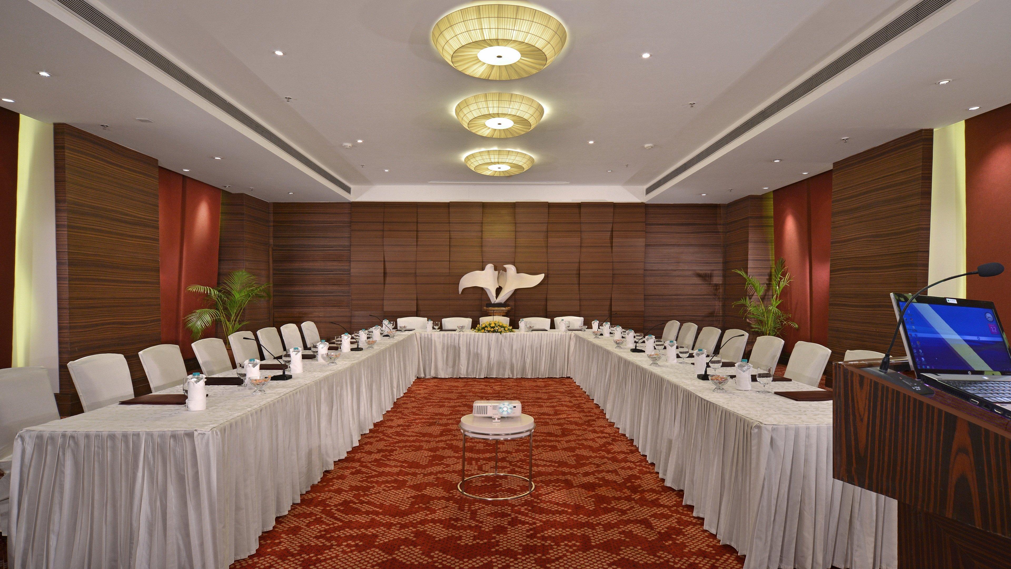 Holiday Inn Chandigarh Panchkula, An Ihg Hotel Kültér fotó A meeting room at a hotel
