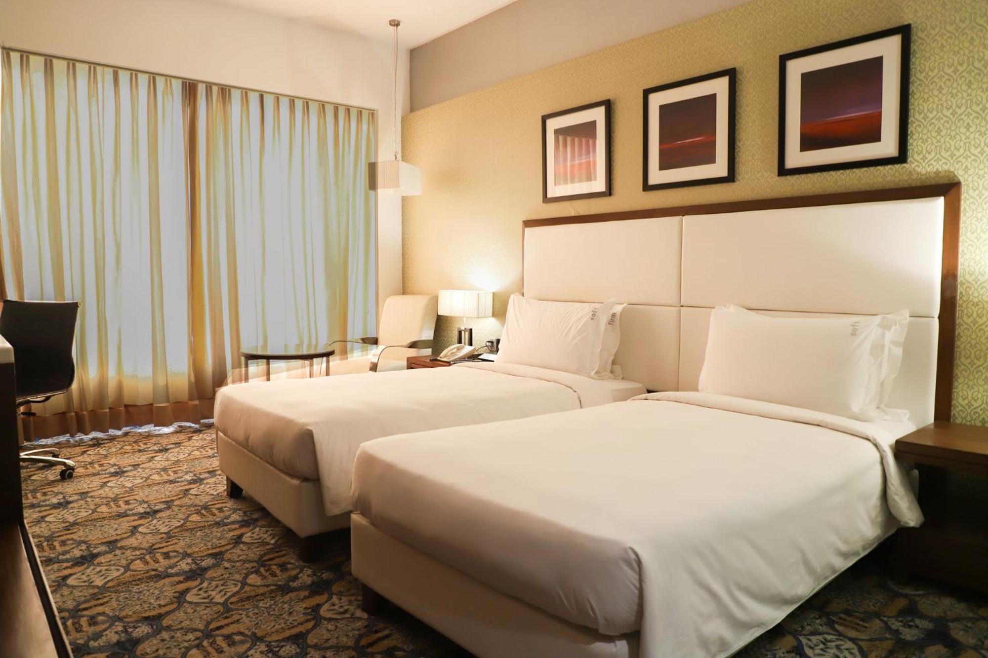 Holiday Inn Chandigarh Panchkula, An Ihg Hotel Kültér fotó A room at the hotel
