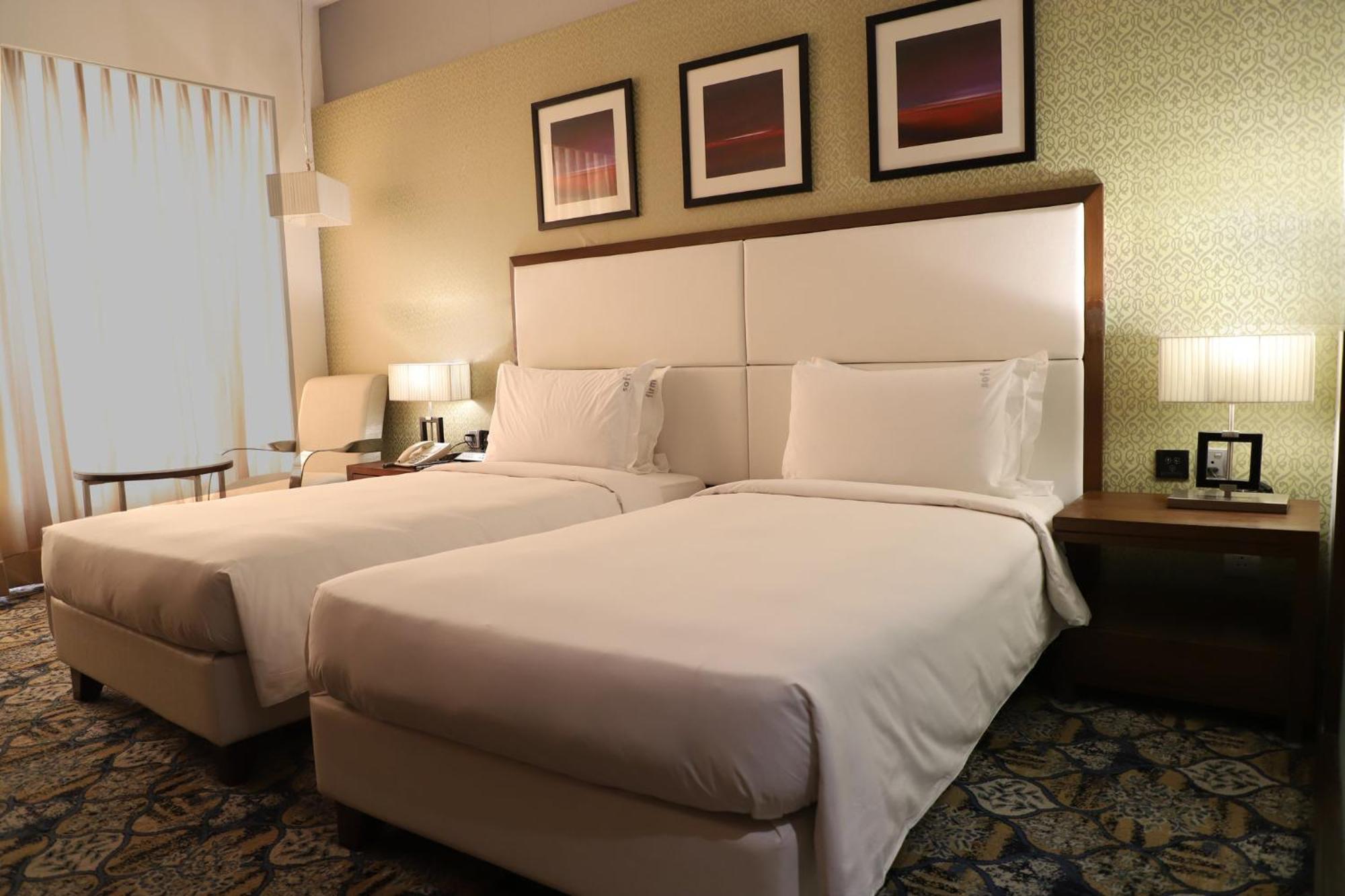 Holiday Inn Chandigarh Panchkula, An Ihg Hotel Kültér fotó A room at the hotel