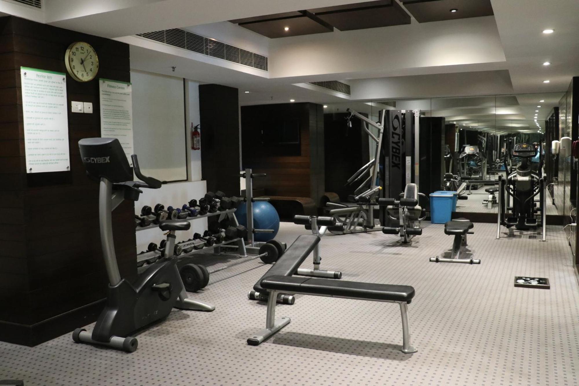 Holiday Inn Chandigarh Panchkula, An Ihg Hotel Kültér fotó The gym at the hotel