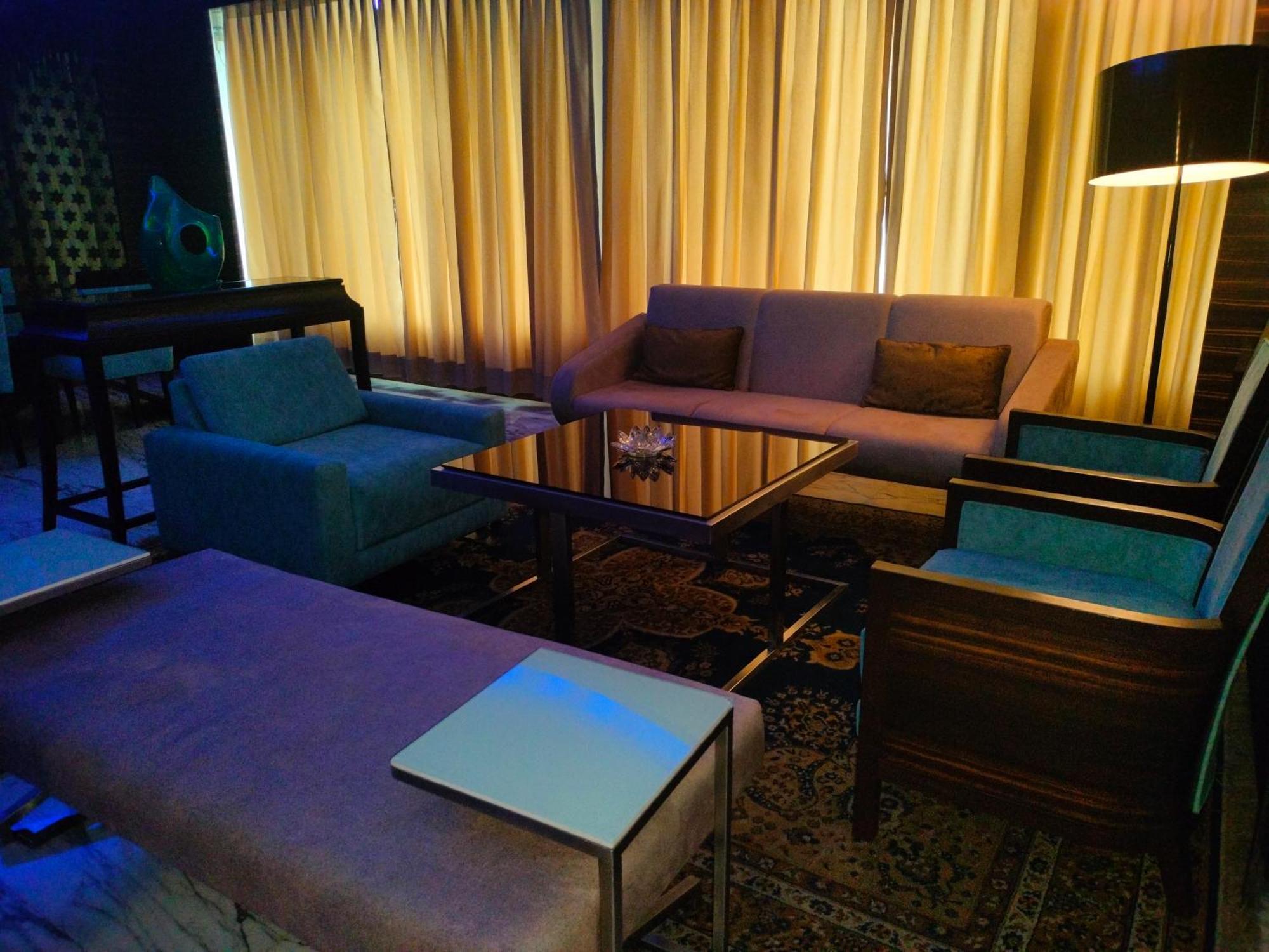 Holiday Inn Chandigarh Panchkula, An Ihg Hotel Kültér fotó The interior of the lounge