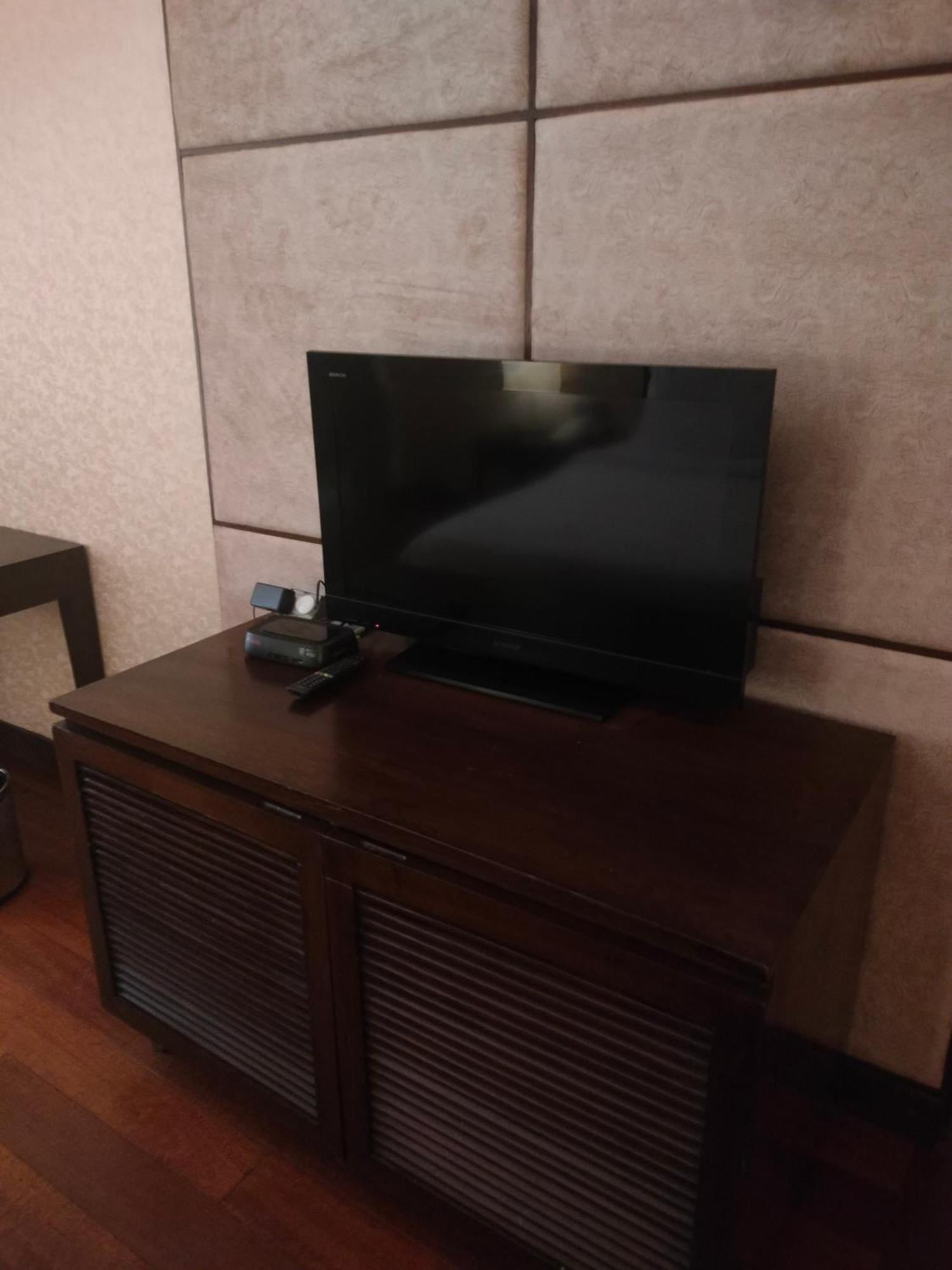 Holiday Inn Chandigarh Panchkula, An Ihg Hotel Kültér fotó A television set