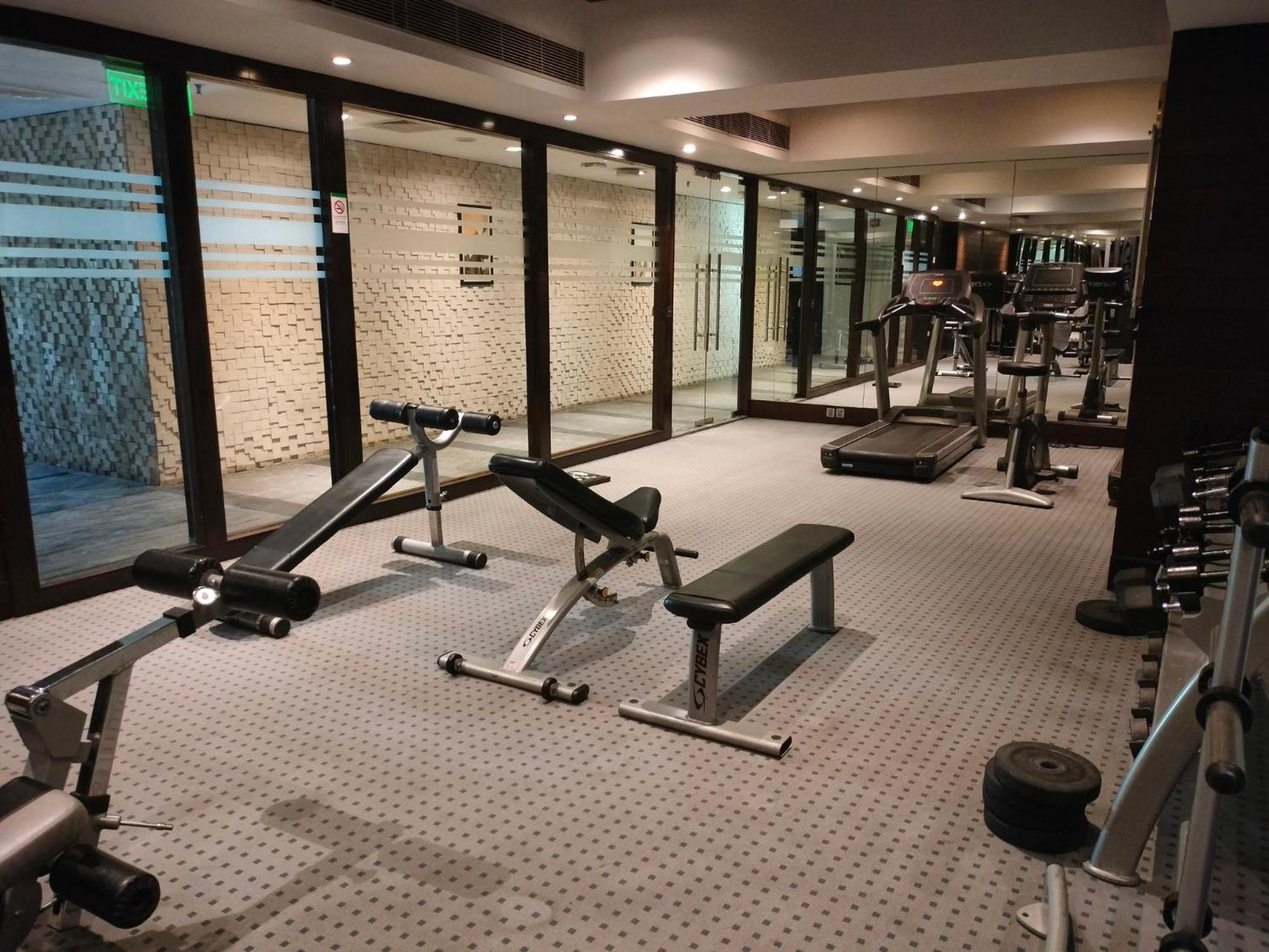 Holiday Inn Chandigarh Panchkula, An Ihg Hotel Kültér fotó The gym at the hotel