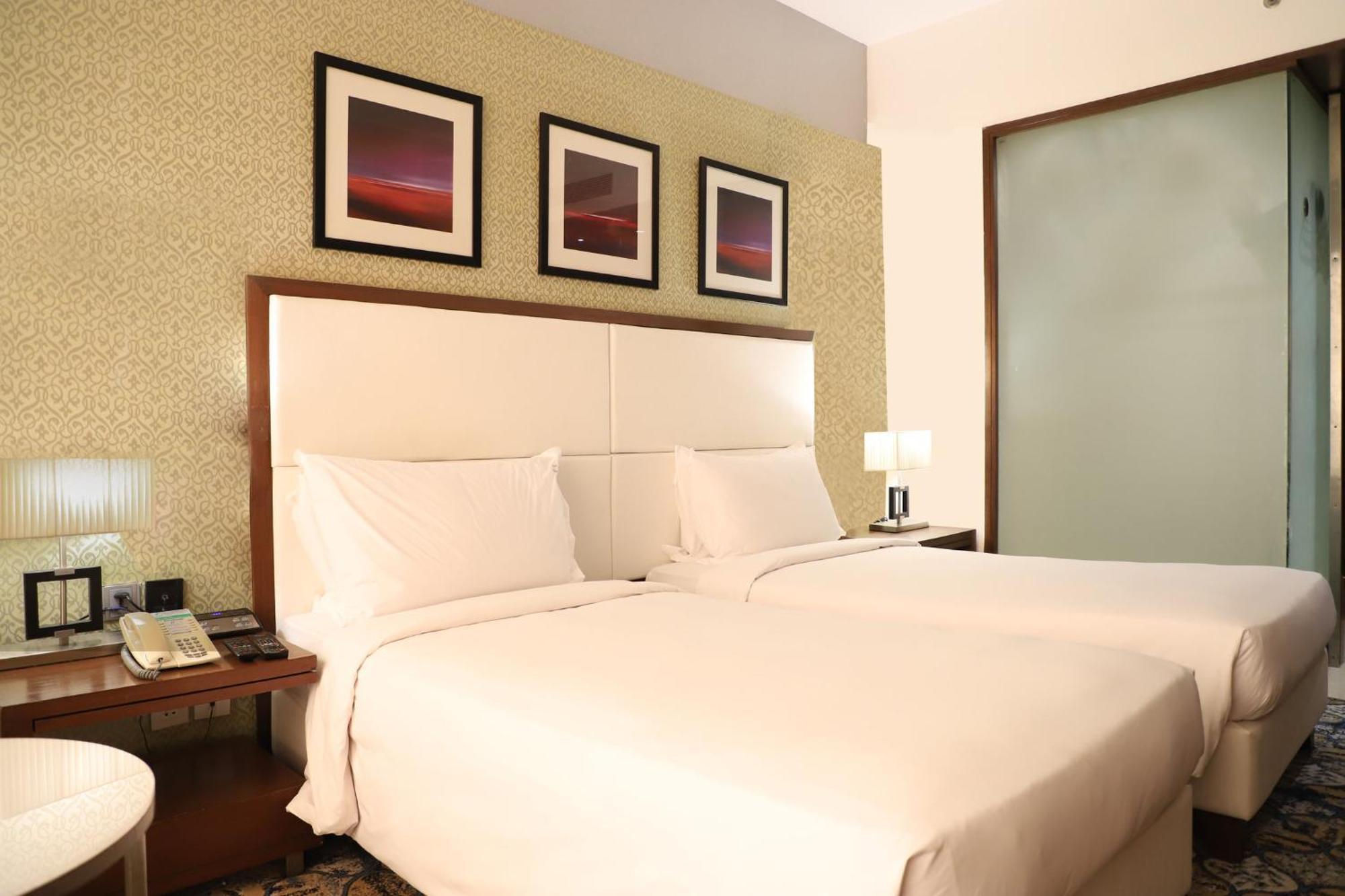 Holiday Inn Chandigarh Panchkula, An Ihg Hotel Kültér fotó A room at the hotel