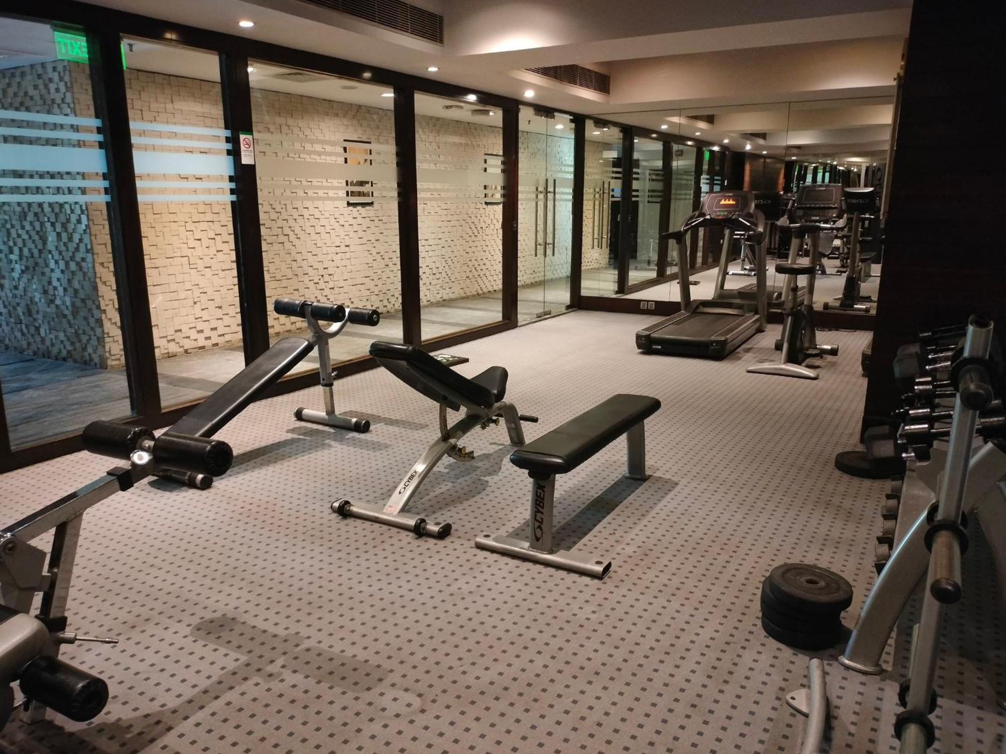 Holiday Inn Chandigarh Panchkula, An Ihg Hotel Kültér fotó The gym at the hotel