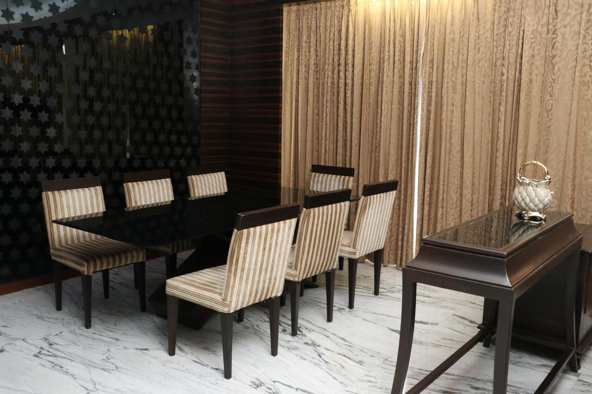 Holiday Inn Chandigarh Panchkula, An Ihg Hotel Kültér fotó A dining room