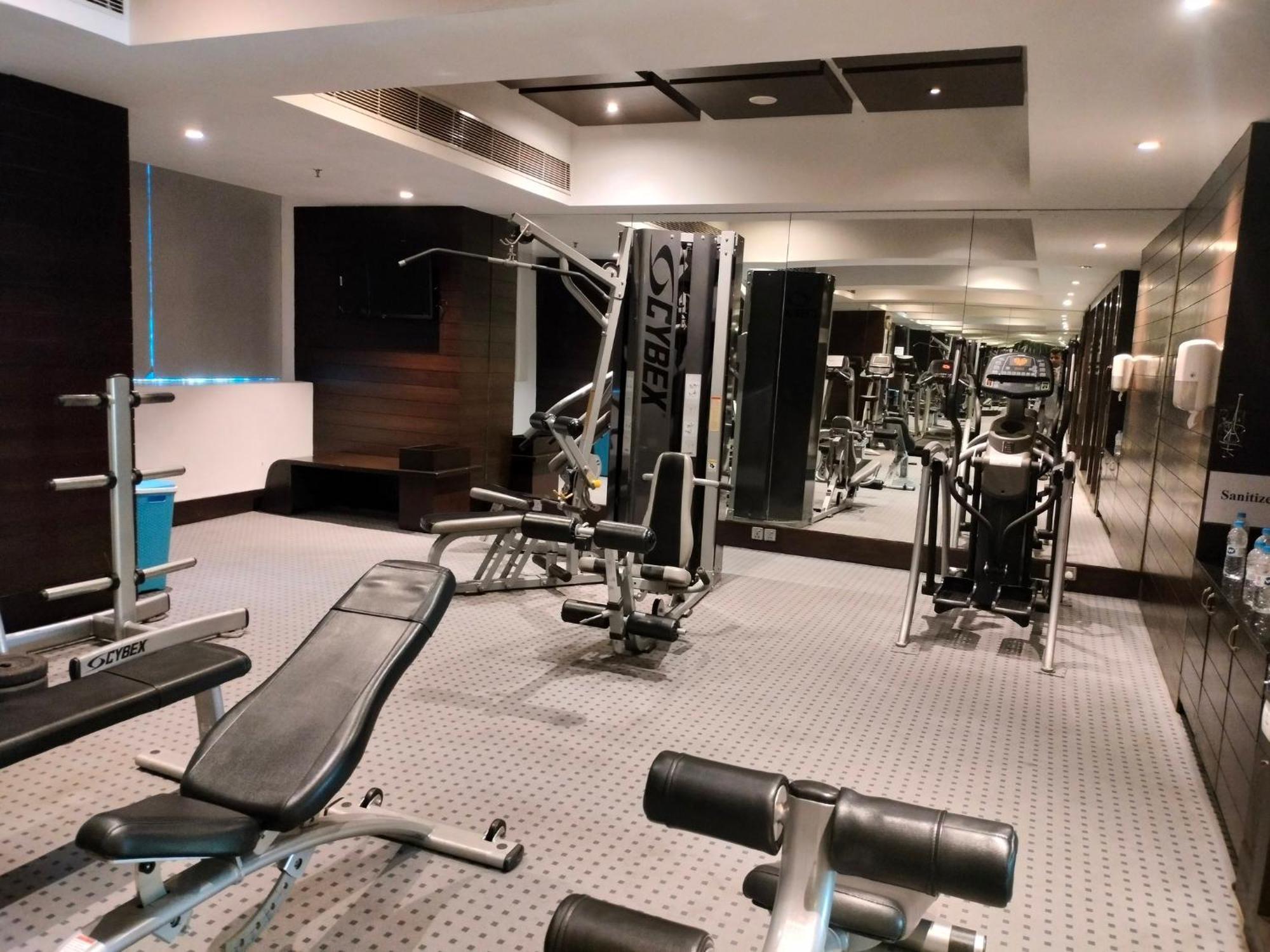 Holiday Inn Chandigarh Panchkula, An Ihg Hotel Kültér fotó The gym at the Taj Mahal Palace