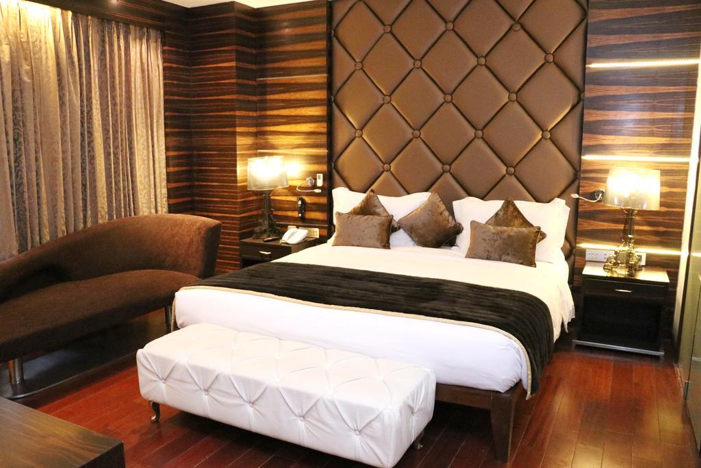 Holiday Inn Chandigarh Panchkula, An Ihg Hotel Kültér fotó A bedroom at the Taj Bengal